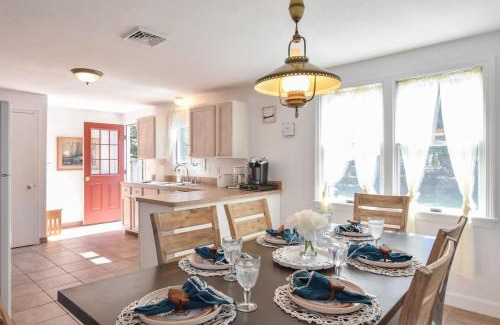 North Eastham House | Beach House Short Walk to Kingsbury Beach