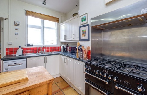 Aldeburgh Cottage | Beach House - sleeps 8 guests in 4 bedrooms