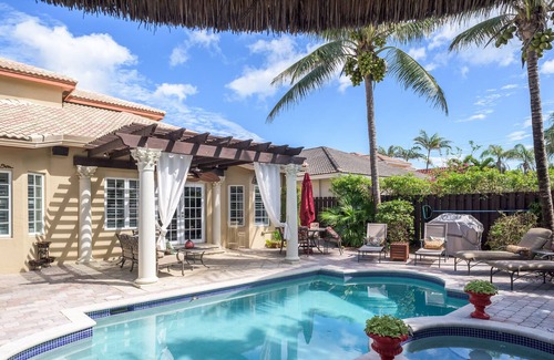 Birch Park Finger Streets House | BEACH HOUSE, Steps to the Beautiful Sand Beaches