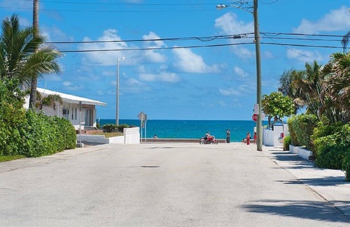 Birch Park Finger Streets House | BEACH HOUSE, Steps to the Beautiful Sand Beaches