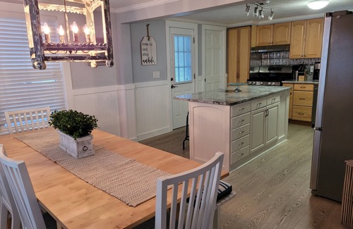 Hampton House | Beach House, Walking distance to downtown!