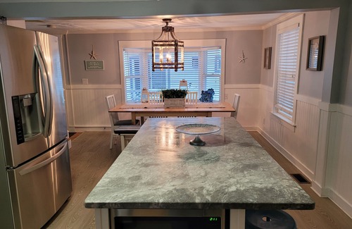 Hampton House | Beach House, Walking distance to downtown!