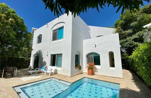 El Rodadero House | Beach house with private pool and access to the sea. Ideal/families and friends.