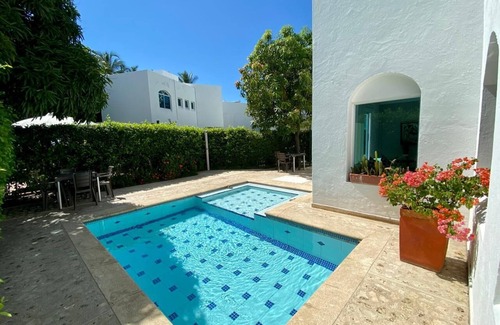El Rodadero House | Beach house with private pool and access to the sea. Ideal/families and friends.