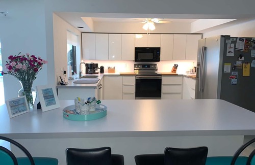 Bay Acres House | Beach-House, wonderful elec. heated Pool with a Natural Waterfall, Jacuzzi, Wifi