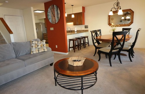 Northeast Virginia Beach House | Beach is across the street - 3BR, 3.5 BA Contemporary Condo