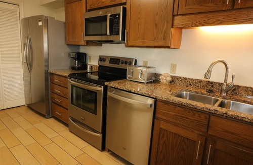 Northeast Virginia Beach House | Beach is across the street - 3BR, 3.5 BA Contemporary Condo