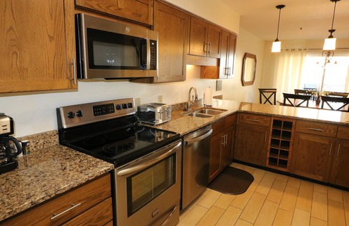 Northeast Virginia Beach House | Beach is across the street - 3BR, 3.5 BA Contemporary Condo