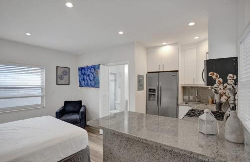 Hendricks and Venice Isles Apartment | Beach Isles Modern Studio Apartment in Fort Lauderdale with Patio