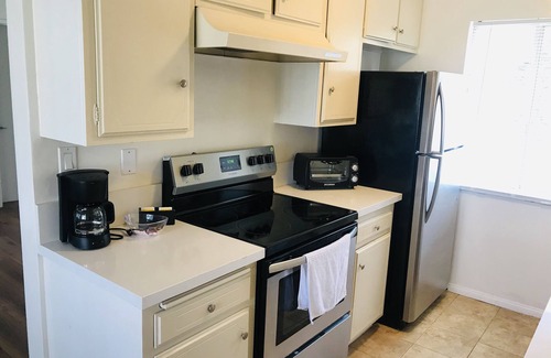 Sawtelle Apartment | Beach Life in West LA minutes from Santa Monica beach ,Venice, Malibu, UCLA,SMC