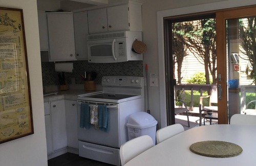 Bonnet Shores House | Beach Life! Walk/Bike to Kelly Beach Town Beach Passes Included PET FRIENDLY