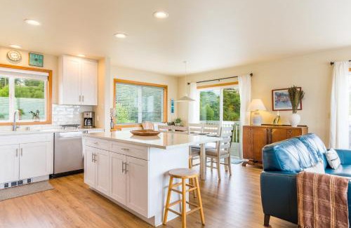 Coupeville House | Beach Lookout Retreat by AvantStay Rooftop Views