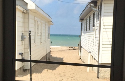 Erie House | Beach Manor: Hidden Gem Lake Erie's Kelso Beach