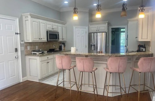 Canton House | BEACH - MOUNTAINS - ATL - GOLF - OUTLET - LAKE POINT SPORTS - TENNIS