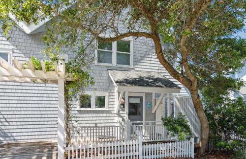 Flora's Bluff House | Beach Music