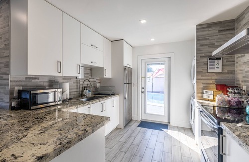 North Andrews Gardens House | Beach Oasis with Private Pool