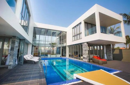 Ngu Hanh Son House | Beach Paradise: 4BDR Beachfront Pool Villann