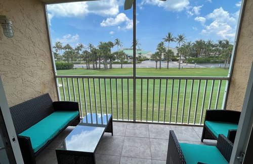 Fort Pierce Condo | Beach Paradise! Relaxation, Sports, Beach, Food and Drinks! all in the Village!