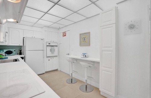 Hollywood South Central Beach Condo | Beach Penthouse & Ocean Paradise