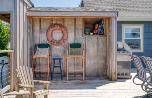Arch Cape House | Beach Pines Bungalow by AvantStay Classic Cottage Steps to the Beach w Private Yard