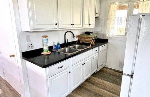 Broadkill Beach House | Beach Plum: Delightful beachfront cottage perfect for couples and families.