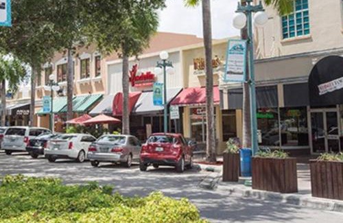Downtown Hollywood Apartment | Beach Retreat, 1 block from downtown, near beach and Shops with private patio