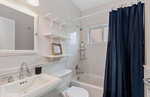Downtown Hollywood Apartment | Beach Retreat, 1 block from downtown, near beach and Shops with private patio