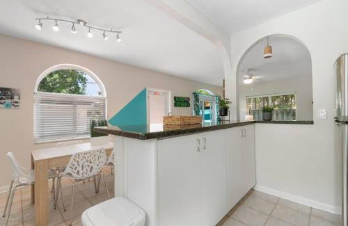 Downtown Hollywood Apartment | Beach Retreat, 1 block from downtown, near beach and Shops with private patio