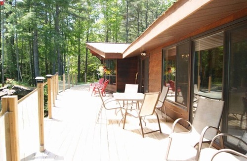 Tudor and Cashel Apartment | Beach Retreat & Great Privacy
