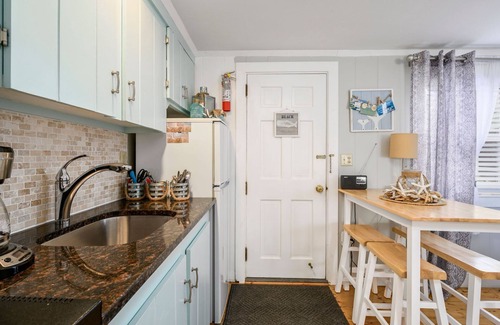 Dennis Port Condo | Beach Retreat II with pool, patio, walk to beach