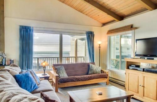 Newport House | Beach Retreat - Upper Retreat