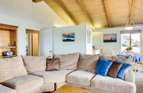 Newport House | Beach Retreat - Upper Retreat