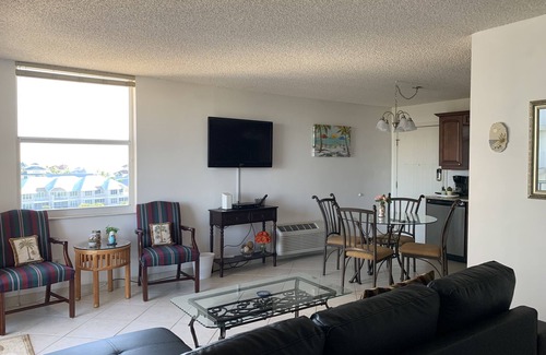 Bonita Springs Condo | Beach, Shelling, Water Sport, Restaurant Right Across The Street! Paradise!