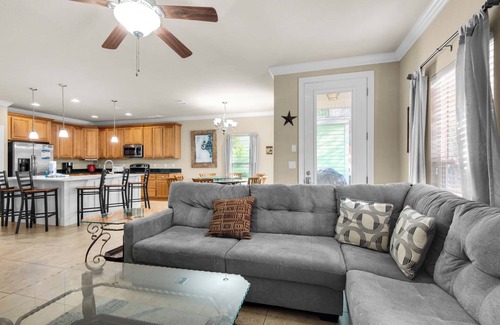Villages of Crystal Beach House | Beach Shuttle-FAB Lagoon Pool-2 Kings👑-4BR Sandsational Memories