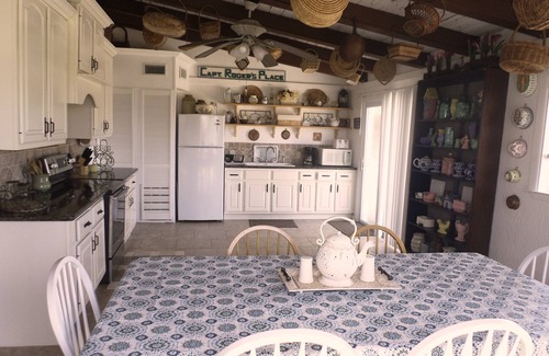 Galveston House | Beach Side Cottage.One Minute Walk to the Beach