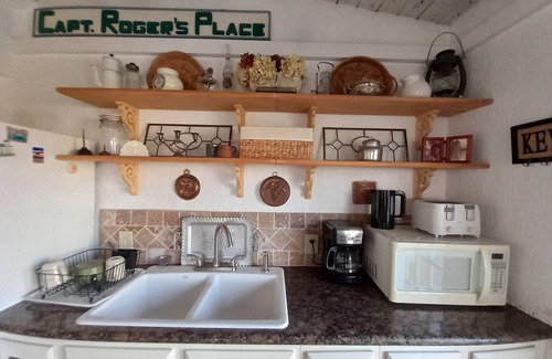 Galveston House | Beach Side Cottage.One Minute Walk to the Beach