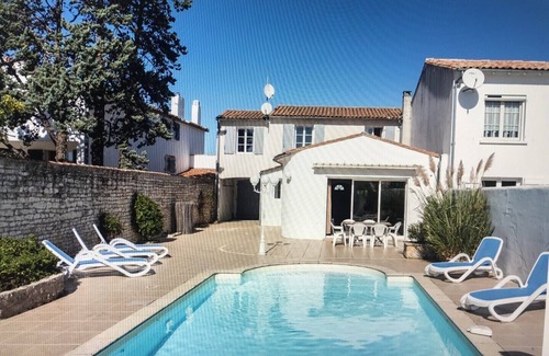 Rivedoux-Plage House | Beach side location Petit Plage 1 minute walk to beach ,centre de village