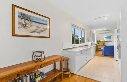 Sunrise Beach Apartment | Beach Side Penthouse with Ocean Views - 3/41 Tingira Crescent