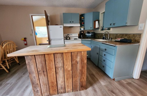 Ocean Park Cottage | Beach Suite/Family Duplexn2 beds - 1 king and 1 queen bed in same room