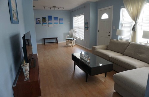 Disston Heights House | Beach Themed Delight