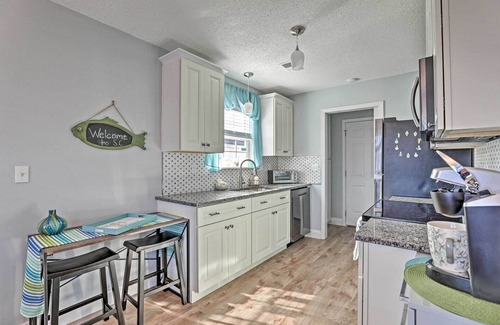 North Charleston House | Beach-Themed Retreat: 10 Mi to Downtown Charleston