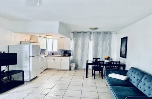 Hollywood Apartment | Beach Tide Motel - #7 1 Bedroom King Bed 1 Queen 1 twin sofa bed