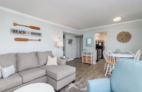 Hilton Head Island Condo | Beach Time Escape - Great location! 3 min walk to Beach! Cute and Clean!
