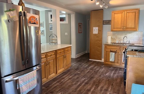 United Central House | Beach to Bay Bungalow - midway btw downtown and St. Pete Beach! Pet friendly!