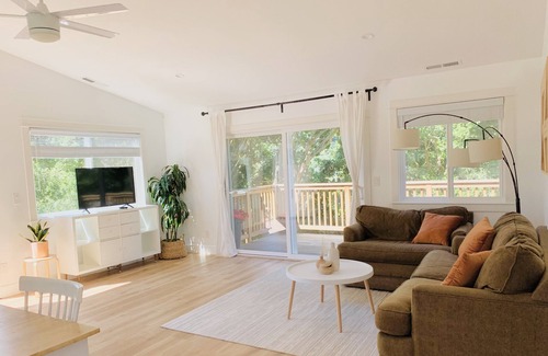 La Selva Beach Apartment | Beach Town Country Stay - 10 minute drive to the beach!
