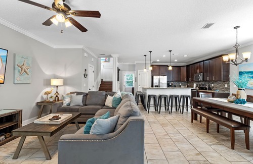 Villages of Crystal Beach House | Beach Trolley, Beautiful Neighborhood Pool, Close to Shops