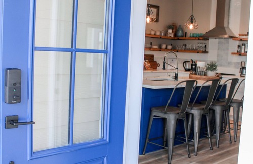 Long Beach House | Beach view and steps from the Sand. 5 Star Luxury Coastal Cottage.