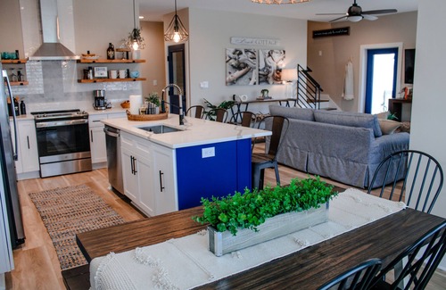 Long Beach House | Beach view and steps from the Sand. 5 Star Luxury Coastal Cottage.