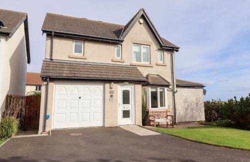 Seahouses House | Beach View