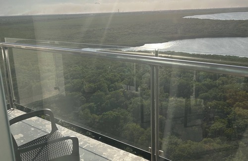 Cancun Apartment | beach view n ride away from the noise n paradise island